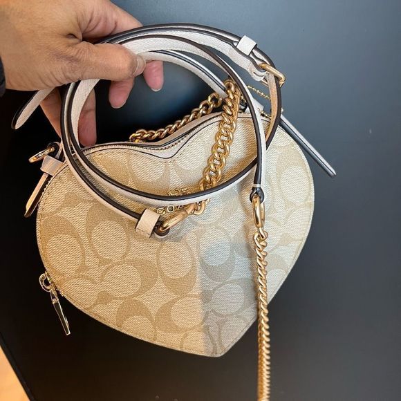 NWT COACH Heart Crossbody In Signature Canvas CJ450 Xbody Messenger Hand Bag - Picture 5 of 14